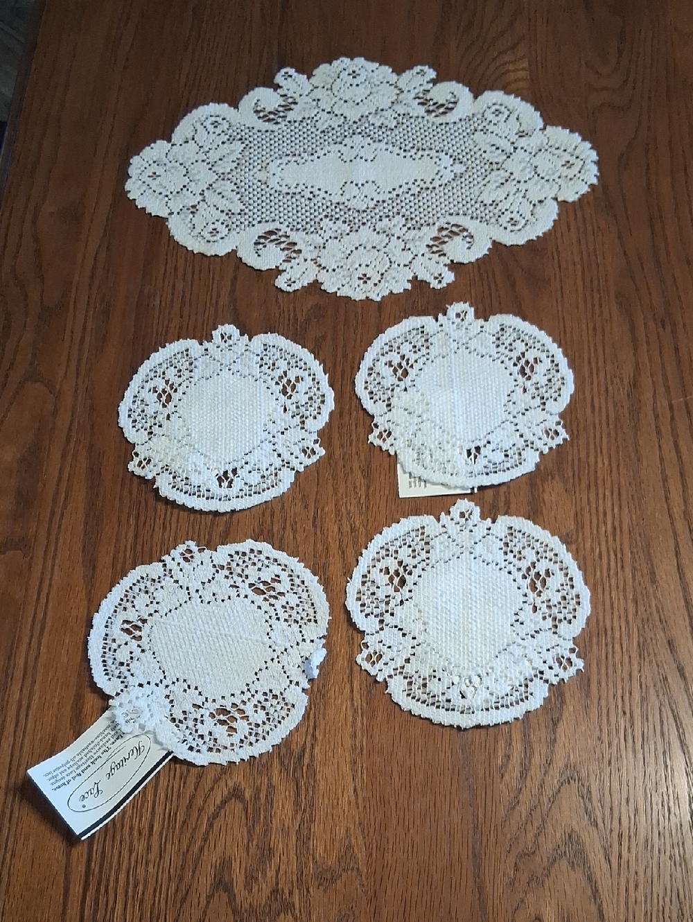 (E) Heritage lace‎  5 pc. white Vintage rose set of doilies